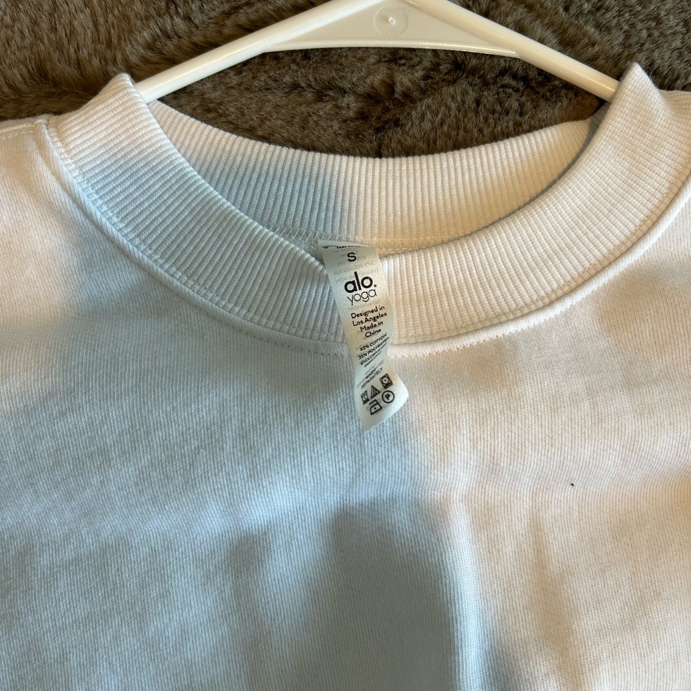ALO Yoga white Cropped Sweatshirt - Picture 2 of 4